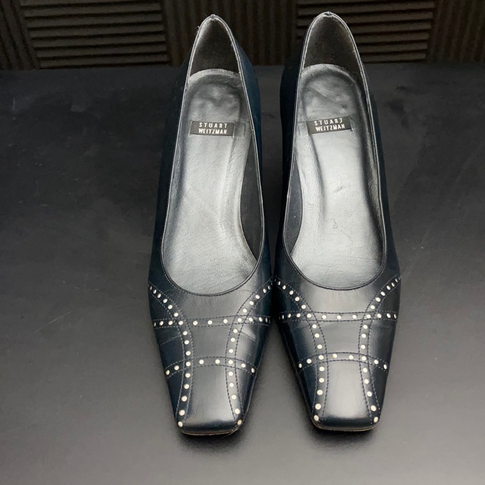 Navy blue Stuart Weitzman size 6B leather pumps.